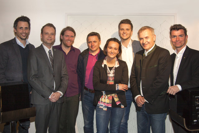 Gerald Höllinger (GHT Architektur und Baumanagement), Robert Herger (Raml & Partner), Christoph Stadler alias „Fizl“, Thomas Hagenauer (Arttrade), Künstlerin Inga Hehn, Andreas Höllinger (Andares Marketing & Kommunikation), Klaus Klopf (Sparkasse Mühlviertel West), Norbert Hofer (Sparkasse St. Martin). | Foto: Foto: Anna Ehrlinger