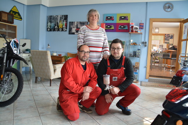 Der Kettner-Clan: Vater Reinhold, Mama Betina und Sohnemann Maximilian "schupfen" die Werkstatt in Apetlon.