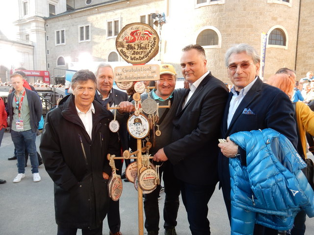 ÖSV-Präsident Peter Schröcksnadel, ÖSV-Pressechef Josef Schmid, Hans Fuchs, Sportminister Hans-Peter Doskozil, ÖSV-Generalsekretär Klaus Leistner. | Foto: (c) Ullr-Fux