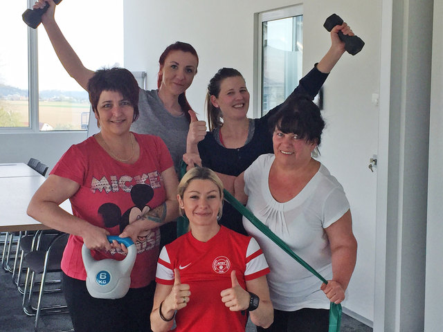 HIIT eignet sich für jeden, der im Training etwas weiterbringen möchte, dafür aber wenig Zeit zur Verfügung hat.