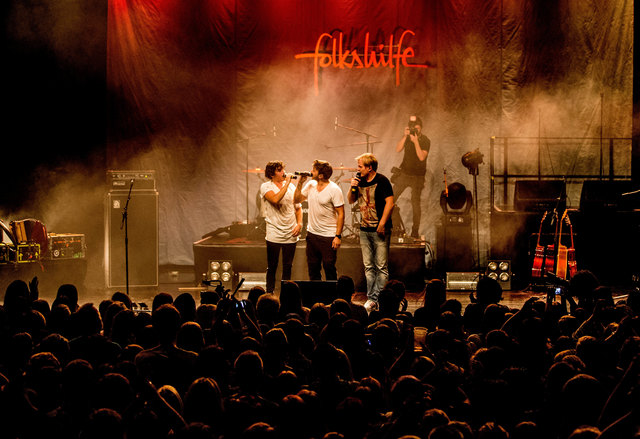 Die Band "Folkshilfe" hat sich längst einen Namen in der oberösterreichischen Musiklandschaft gemacht. | Foto: Christoph Thorwartl / www.subtext.at.