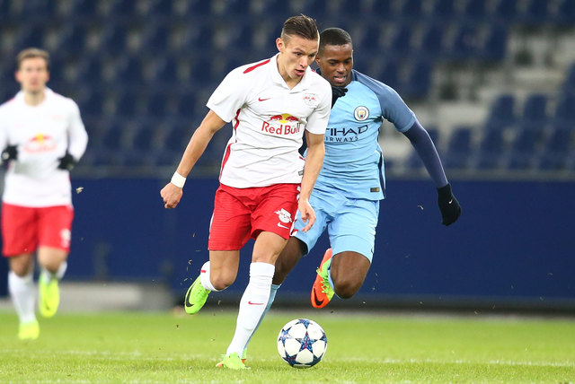 In der Youth League waren Hannes Wolf und Co auch nicht von Manchester Cities Sadou Diallo aufzuhalten. Jetzt wartet Barca. | Foto: GEPA
