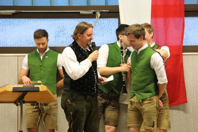 Max Tödtling führte mit viel guter Laune durch den Benefizabend in St. Peter-Freienstein. | Foto: KK