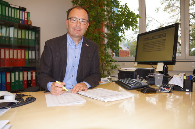 Der Pongauer WKO-Bezirksstellenleiter Josef Felser macht fast täglich Beratungen zur Gewerbe-Neuanmeldung. | Foto: Julia Baumgärtner