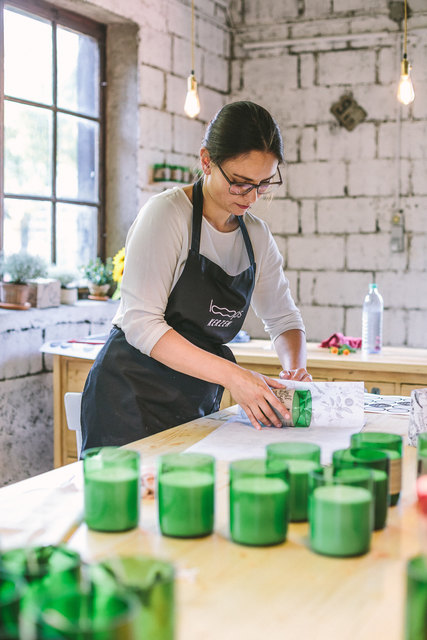 Produziert wird in Hof noch per Hand. | Foto: Nox Photography/Leander Nardin
