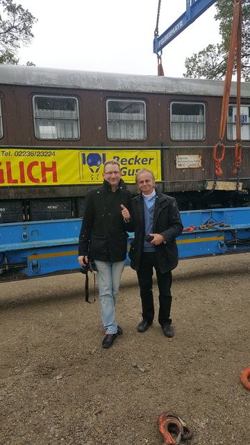 Neo-Schausteller Ernst Hrabalek (r.) mit bz-Redakteur Karl Pufler.