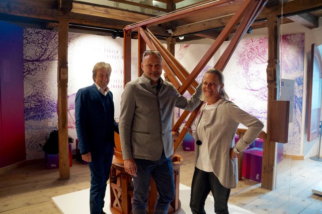 Birgit Meixner (Salzburger Burgen und Schlösser), Paul Anzinger (Verwalter) Augosto (Leihgaben der Maschinen).