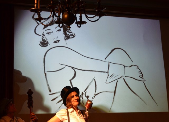 ...Marlene Dietrich im Hintergrund entsteht