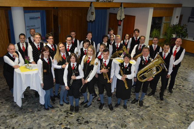 Die Jauntaler Trachtenkapelle Loibach wird unter Obfrau Rosina Glawar am Samstag überraschen | Foto: KK