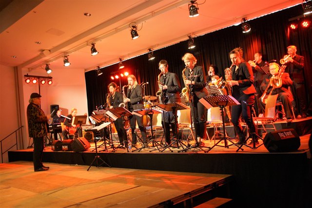 Sigi Feigl dirigierte in Fernitz-Mellach die Big Band Graz Süd