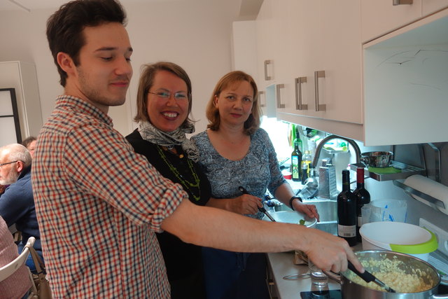 Organisatorin und Kulturstadträtin Karin Wessely (Mitte) mit den Köchen Simon Wessely und Sabine Haindinger
