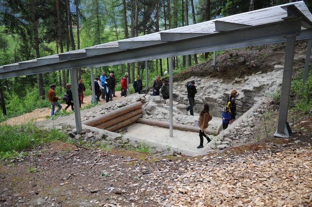Den Lehrpfad Hohe Birga mit seinen Ausgrabungsstätten sollte man unbedingt selbst besichtigen.