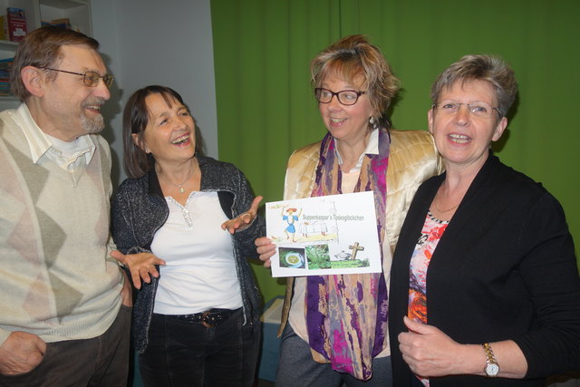 Eric Manz, Danica Gamig, Renate Geier und Marina Grill alias "Die Schreiberlinge" lasen Kurzkrimis.