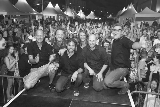 (c) FotoHutt
