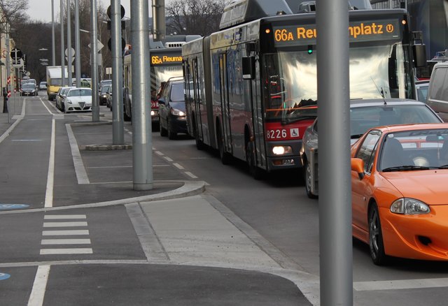 Der 66A kommt gleich im Doppelpack: Gerade solche Szenen sollen in Zukunft vermieden werden. | Foto: Foto: Archiv