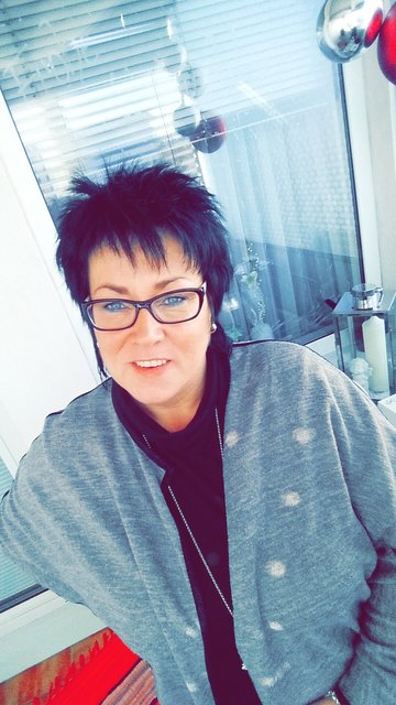 Weil du einfach DIE beste Mama bist für mich ♡ Ich möchte einfach DANKE sagen für alles das wir schon gemeinsam gemacht haben und für alles bei dem du mir schon bei gestanden bist ♡  Ich Liebe Dich