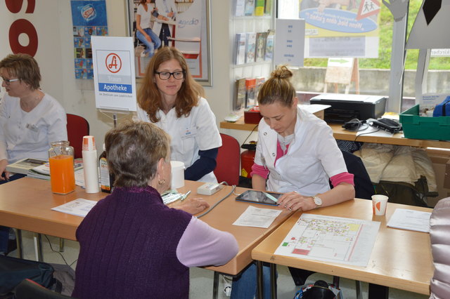 Die Helios- und die Traun- Apotheken boten verschiedenste Messungen in der Gesundheitsstraße an.