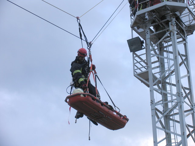 Die Höhenretter trotzen Schnee, Wind und Hagel. | Foto: Feuerwehr Horn