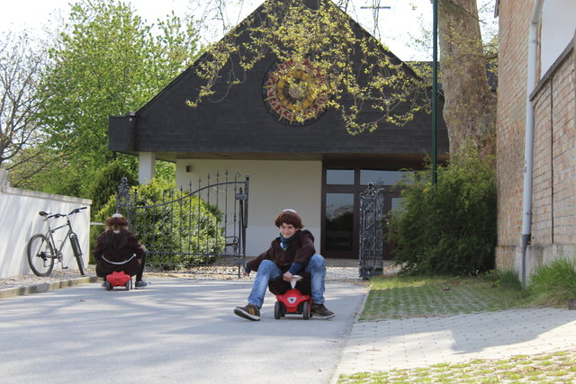 Zahlreiche Spiele: ein Konfirmand als Mönch auf dem Weg nach Rom | Foto: Hankemeier