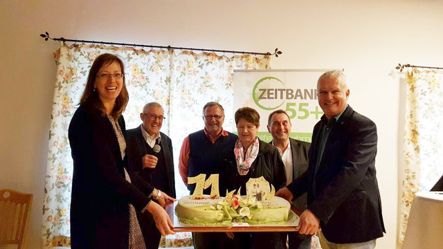 Regina Buchriegler, Fritz Ammer (Dachverband Zeitbank 55+) Hilde und Alex Gruber (Obmann Zeitbank Molln) und Franz Steiner (Stv. Obmann Zeitbank Mollln), sowie Bürgermeister Fritz Reinisch aus Molln (v.re.) | Foto: Zeitbank 55+