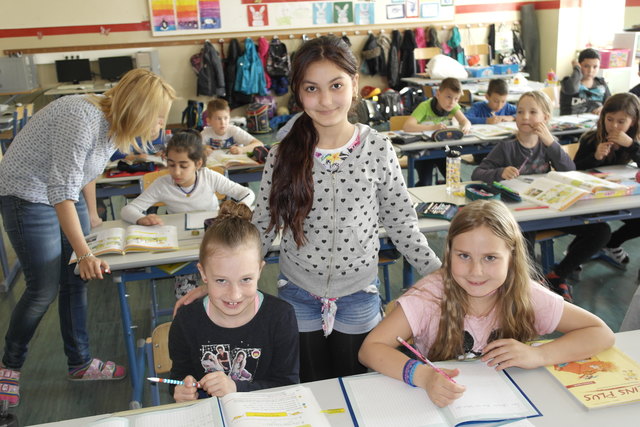 Ina (8), Alava (9) und Luna (8) (v.l.)  gehen gemeinsam in die 2 b Klasse der Volksschule Seegraben. Die Herkunft ist für sie unwichtig, sie sind Freundinnen.