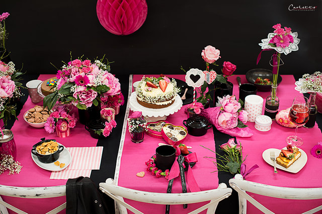 Muttertags-Tisch in Pink und Schwarz