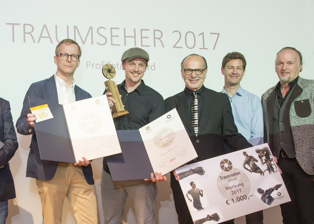 Oliver Mitterhumer (2.v.re.) bei der Siegerehrung. | Foto: Fischer