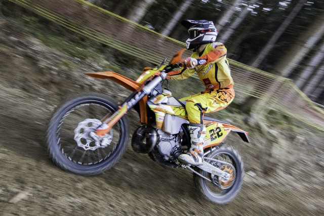 Hohes Tempo und fahren am Limit. Martin Ortner bei der Enduro Trophy in der Steiermark.