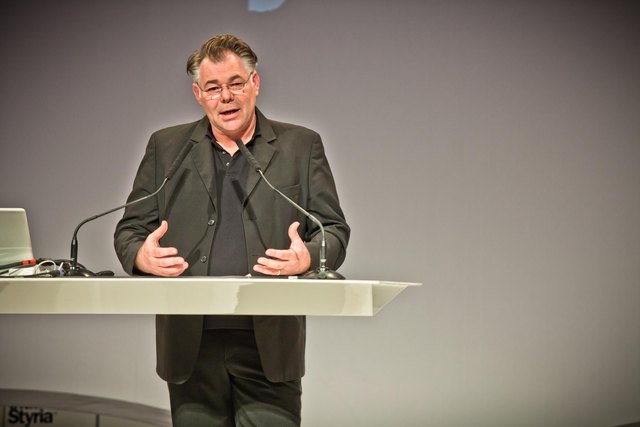 Design für alle: Creative Industries-Geschäftsführer Eberhard Schrempf freut sich auf die neunte Auflage des Designmonats. | Foto: Stephan Friesinger