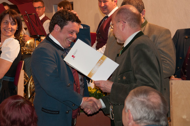 Josef Schachinger (Verdienstmedaille in Silber) und Bezirksobmann Karl Schwandtner