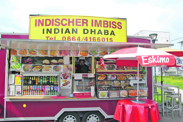 Im Imbisswagen werden indische Speisen gezaubert. Täglich gibt es zwei Menüs. Im Frühjahr laden kleine Bänke ein, das Essen gleich vor Ort zu genießen. | Foto: BRS