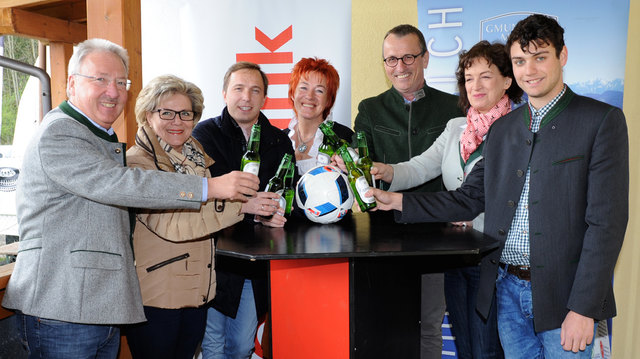 Bürgermeister Kronberger, Eisner, Stöhr, Ritzberger, Götschhofer, Sterrer und Führlinger (v.l.) bei der Landpartie. | Foto: Klemens Fellner