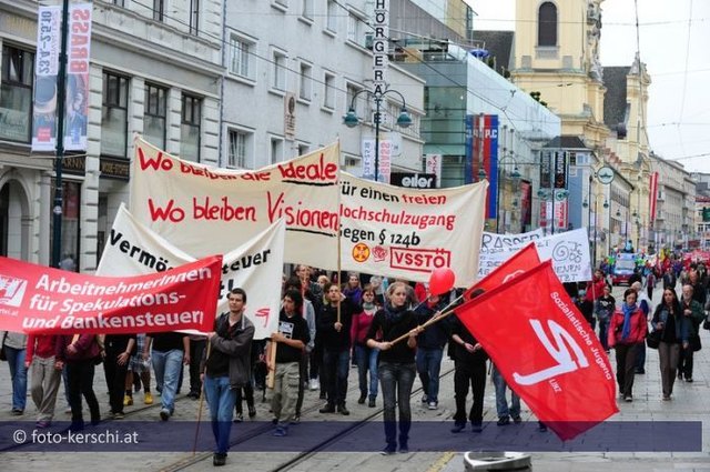 Auch heuer gibt es am 1. Mai in Linz einen Festzug der SPÖ, die Mayday-Demo und diverse Reden am Hauptplatz. Dadurch kommt es zu Behinderungen im öffentlichen Verkehr. | Foto: foto-kerschi.at/Werner Kerschbaummayr