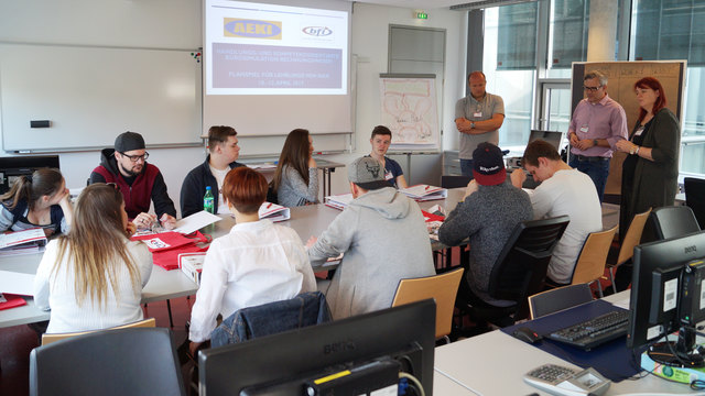 Qualifizierte Coaches begleiten das praxisnahe Programm