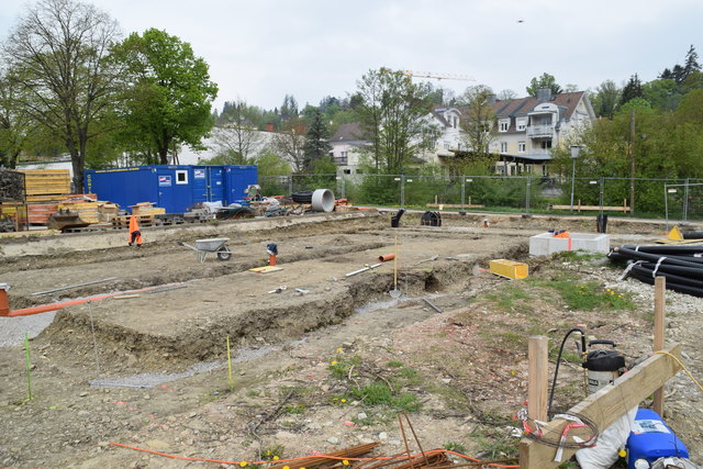 In einem L-förmigen Gebäude sollen künftig Gastronomie und Badebereich, sowie im Obergeschoss ein kleiner Fitness-/Wellness-Bereich, Platz finden. Hier zu sehen ist jener Bereich, wo sich künftig die Gastronomie befinden soll, die auch unabhängig vom Freibad-Besuch in Anspruch genommen werden kann.