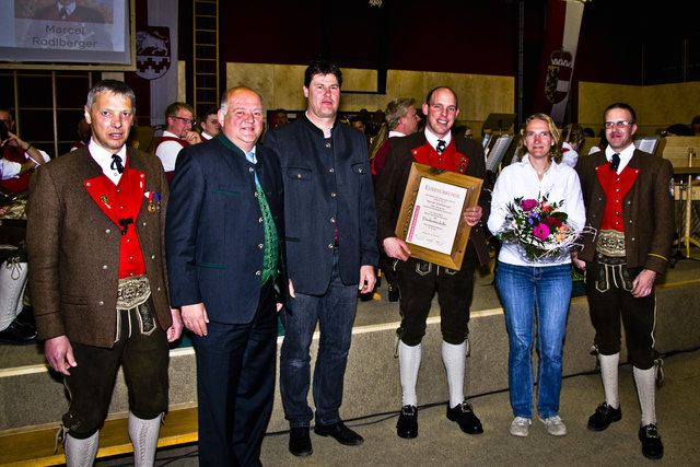 Dankesmedaille Bronze: v.l.n.r.: Siegfried Höller (Obmann), Johann Warter (Bürgermeister), Thomas Höller (Bezirksverband), Marcel Rodlberger, Nancy Zöllner, Michael Bayer