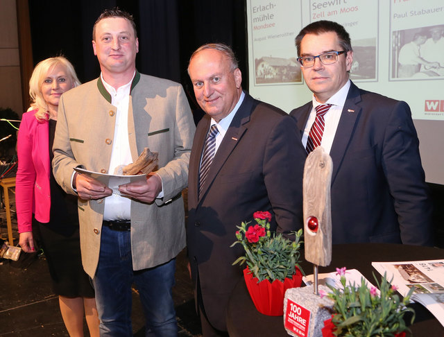 Angelika Winzig, Gerald Muhr (Wirt z'Bierbaum), Rudolf Trauner und Josef Renner (v.l.) beim Festabend. | Foto: Klein