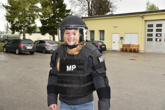 Nicole Pfeifenberger fühlte sich in ihrer Schutzweste sichtlich wohl.