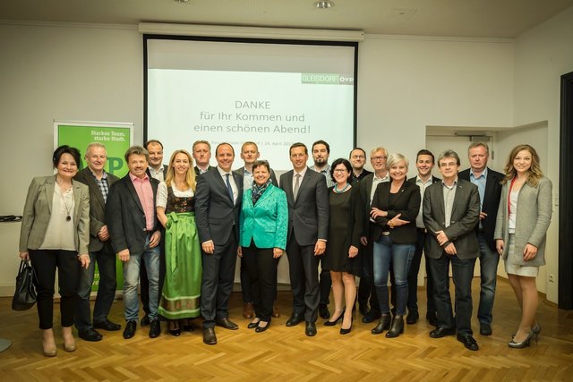 Das Team der ÖVP Gleisdorf mit Gemeinderäten, Vorstand und Mitgliedern. | Foto: Inbild - Anna-C. Pailer
