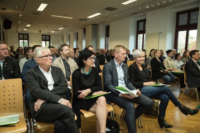 Über 100 Gäste waren gekommen, um beim Stadtparteitag der ÖVP Gleisdorf dabei zu sein. | Foto: Inbild - Anna-C. Pailer