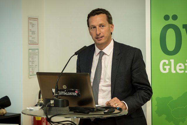 Bezirksparteiobmann Andreas Kinsky ist stolz auf das Team der ÖVP Gleisdorf und seinen Kollegen und Freund Christoph Stark. | Foto: Inbild - Anna-C. Pailer