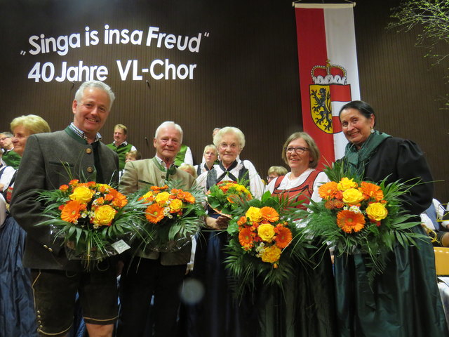 Die ehemaligen Chorleiter und ein treues Mitglied von Anfang an.