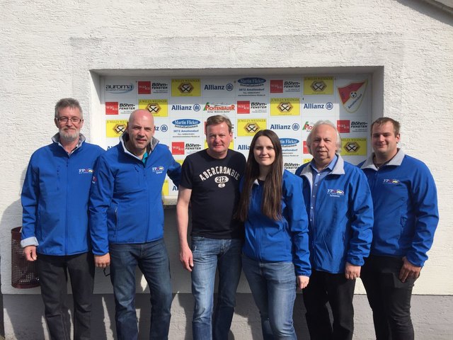 Patronanz beim Spiel SC Amaliendorf-Aalfang gegen ASV Eaton Schrems durch Vizebürgermeister Klubobmann Landtagsabgeordneten Gottfried Waldhäusl (v.l.n.r. Andreas Kutschera, Roman Erhart, Gottfried Waldhäusl, GGR Anja Scherzer, BezPO GR Walter Hoffmann, GR Dominik Groll) | Foto: Privat