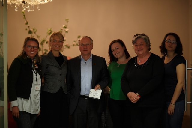 Projektkoordinatorin Daniela Adler-Neubauer und Bürgermeister Josef Ober (2.u.3.v.l.) begrüßten die Gäste im "Pfeiler's" in Feldbach – hier mit Eden-Projektpartnerinnen aus Kroatien und Italien.