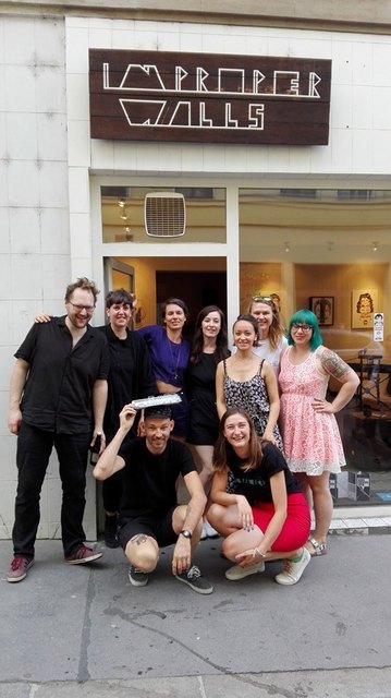 Improper Walls in der Reindorfgasse 42 lädt ab 19 Uhr zur Jam-Session ein. Bereits am Nachmittag kann beim Workshop DIY GESCHENKPAPIER gelernt werden, wie man Geschenkspapier gestaltet.