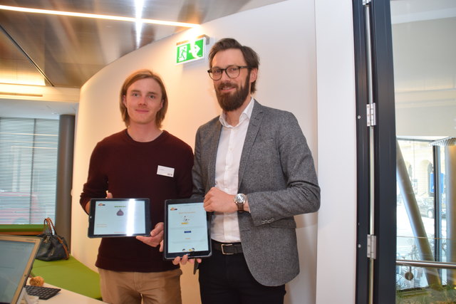 Gemeinsam mit der Uni Innsbruck wurde das Programm FiT ("Financial Training") entwickelt. Im Bild: Simon Hueber (von der Bildungspolitischen Abteilung der AK) und Michael Kirchler (Uni Innsbruck). Außerdem haben auch noch Matthias Stefan und Michael Razen an der Entwicklung des Programmes teilgenommen.