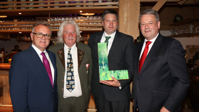 LH Hans Niessl, Kurt Kirchberger, DI Johannes Ehrenfeldner, Direktor Nationalpark Neusiedlersee-Seewinkel, und Bundesminister Andrä Rupprechter | Foto: Bgld. Landespressedienst