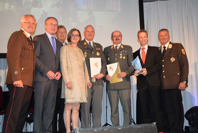 Ausgezeichnet wurden: Oberst Bruno Deutschbauer, Brigadier Martin Jawurek last but not least Marvin Wolf (Redaktion Konkret Heute). | Foto: Zeiler