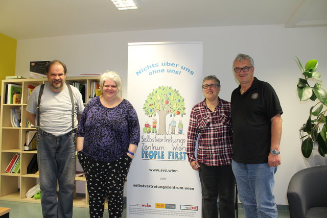 Günther Leitner, Iris Kopera, Maria Schwarr und Oswald Föllerer leiten gemeinsam das Selbstvertretungszentrum in Simmering.