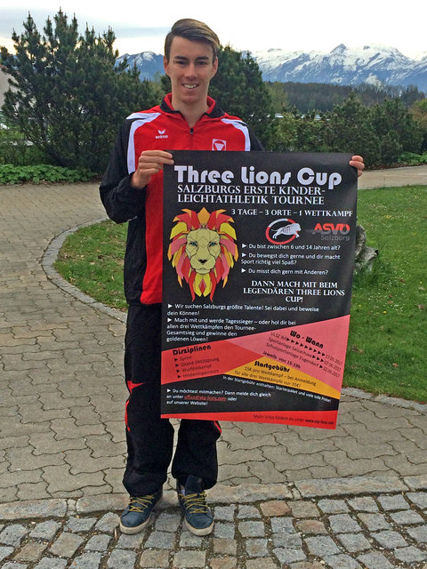 Stefan Kraft mit der Einladung zum Three Lions Cup | Foto: Olivia Raffelsberger